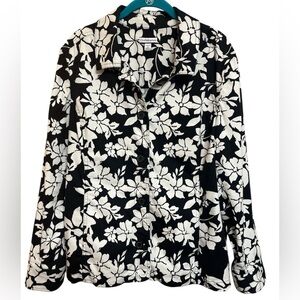 Women’s Croft & Barrow jacket black and white floral with pockets. Size XL